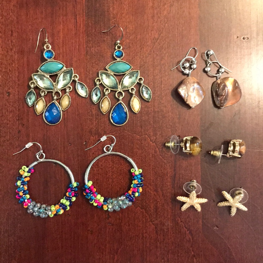 SOLD***Five Pairs Of Earrings For $5!!!! 🙀